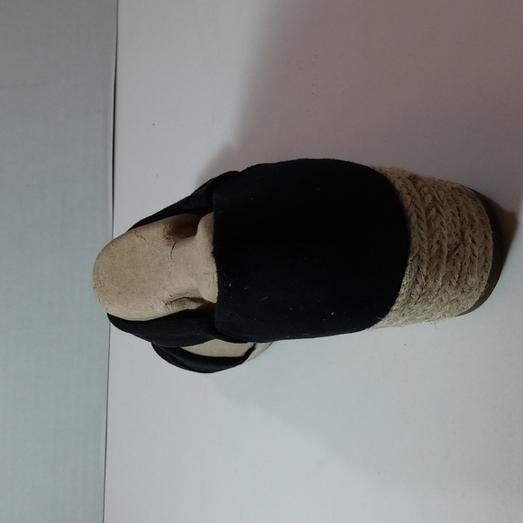 Sandal - Picture 2 of 5